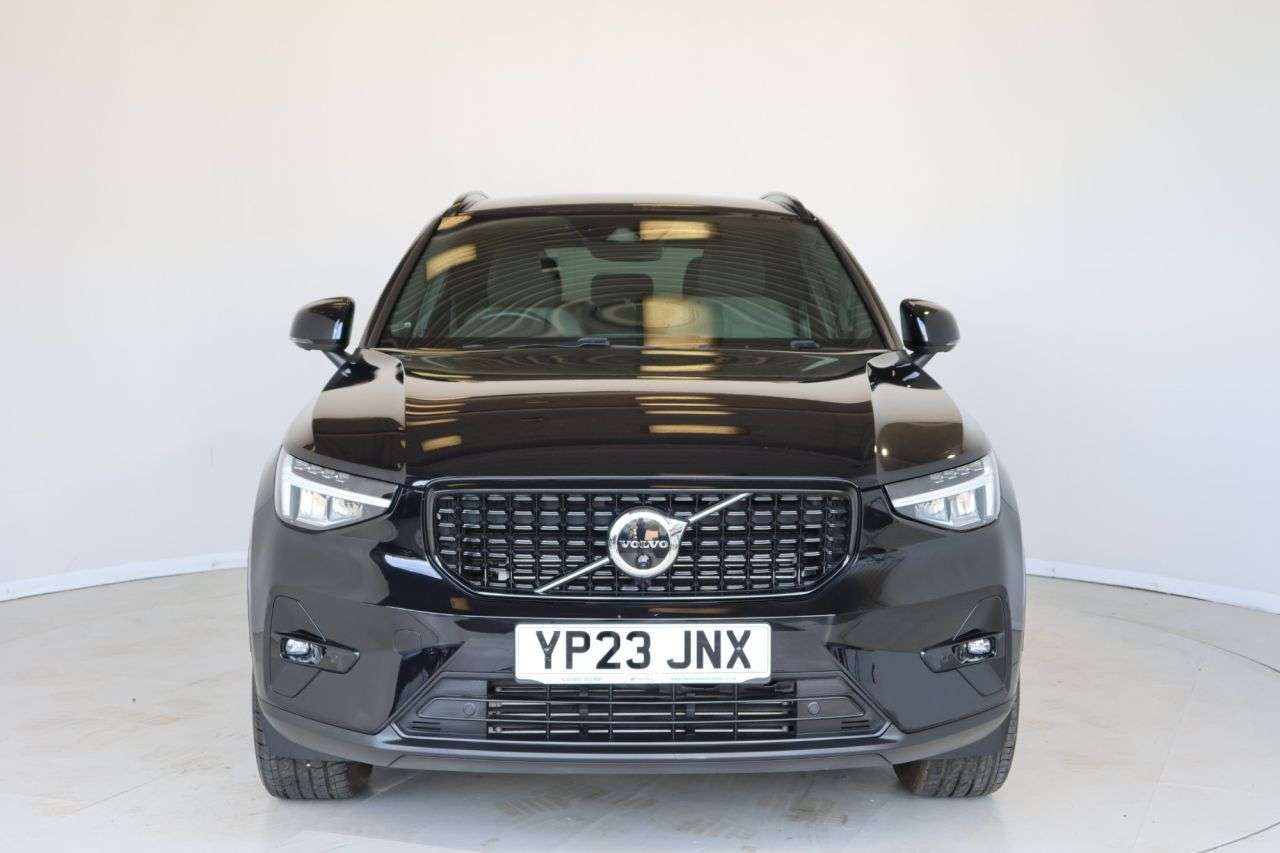 2023 VOLVO XC40 2023 VOLVO XC40