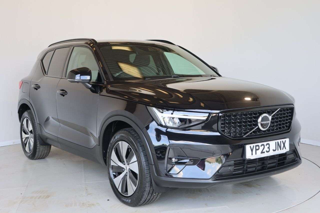 2023 VOLVO XC40 2023 VOLVO XC40