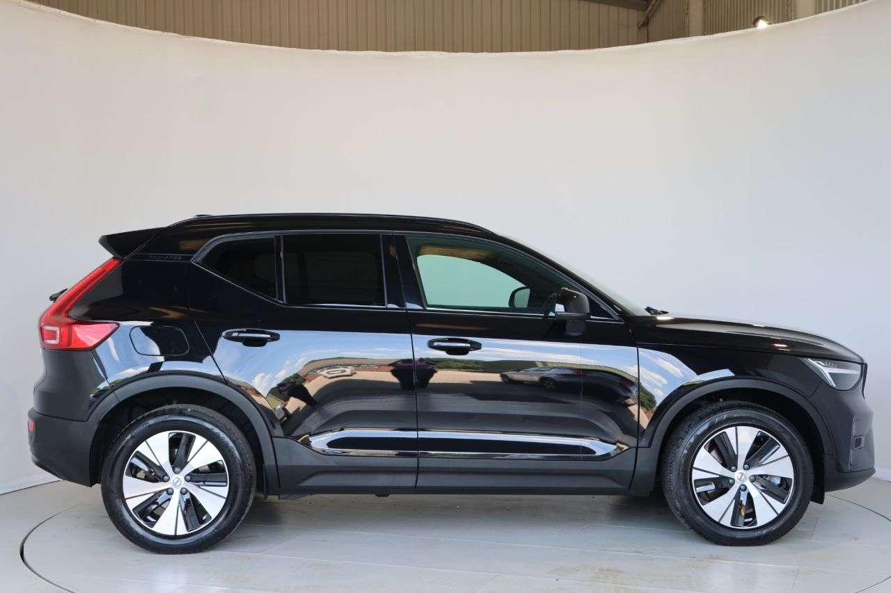 A 2023 VOLVO XC40 1.5h T4 Recharge 10.7kWh Plus SUV 5dr Petrol Plug-in Hybrid Auto Euro 6 (s/ A 2023 VOLVO XC40 1.5h T4 Recharge 10.7kWh Plus SUV 5dr Petrol Plug-in Hybrid Auto Euro 6 (s/