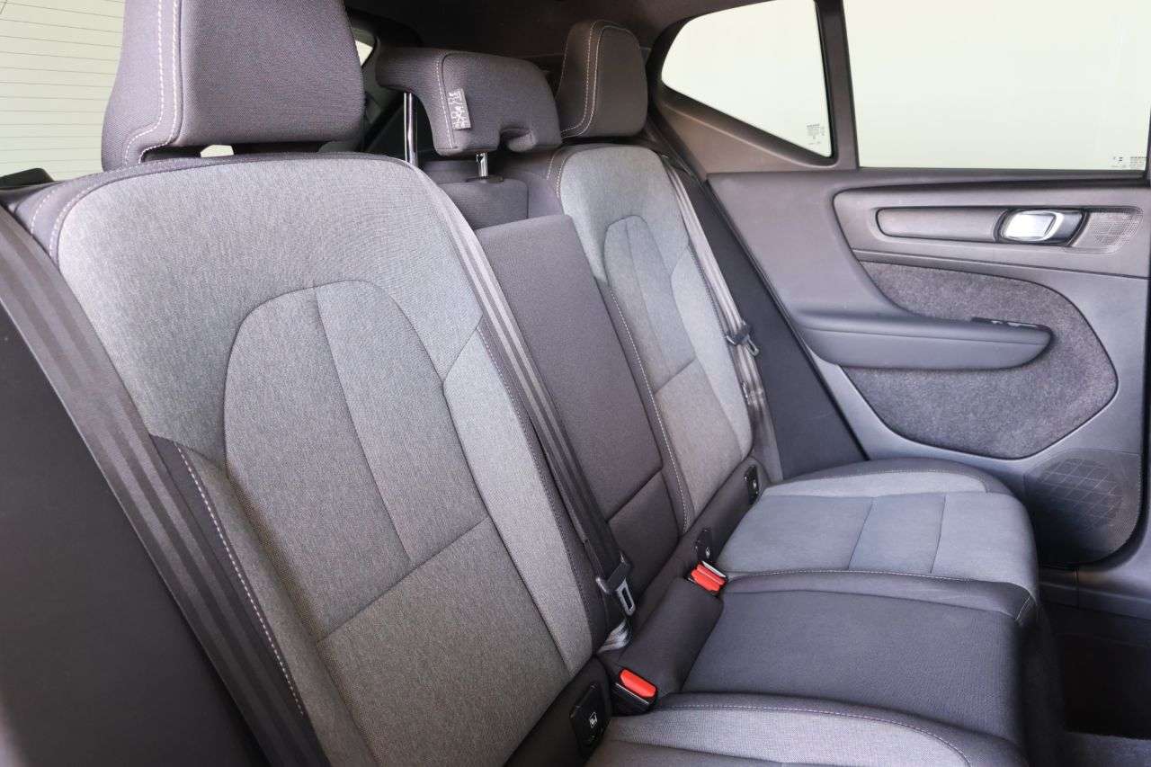 2023 VOLVO XC40 2023 VOLVO XC40