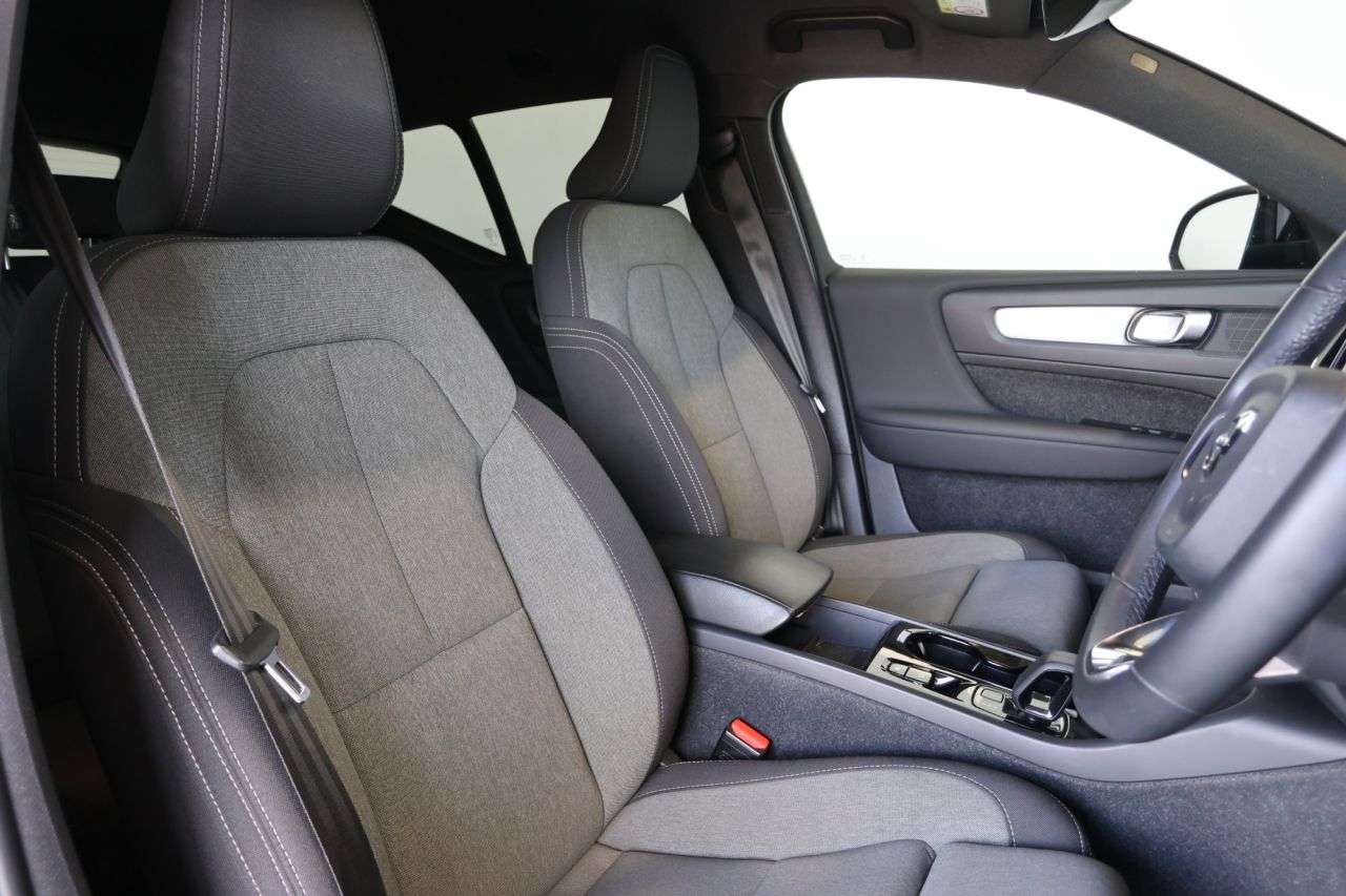 2023 VOLVO XC40 2023 VOLVO XC40