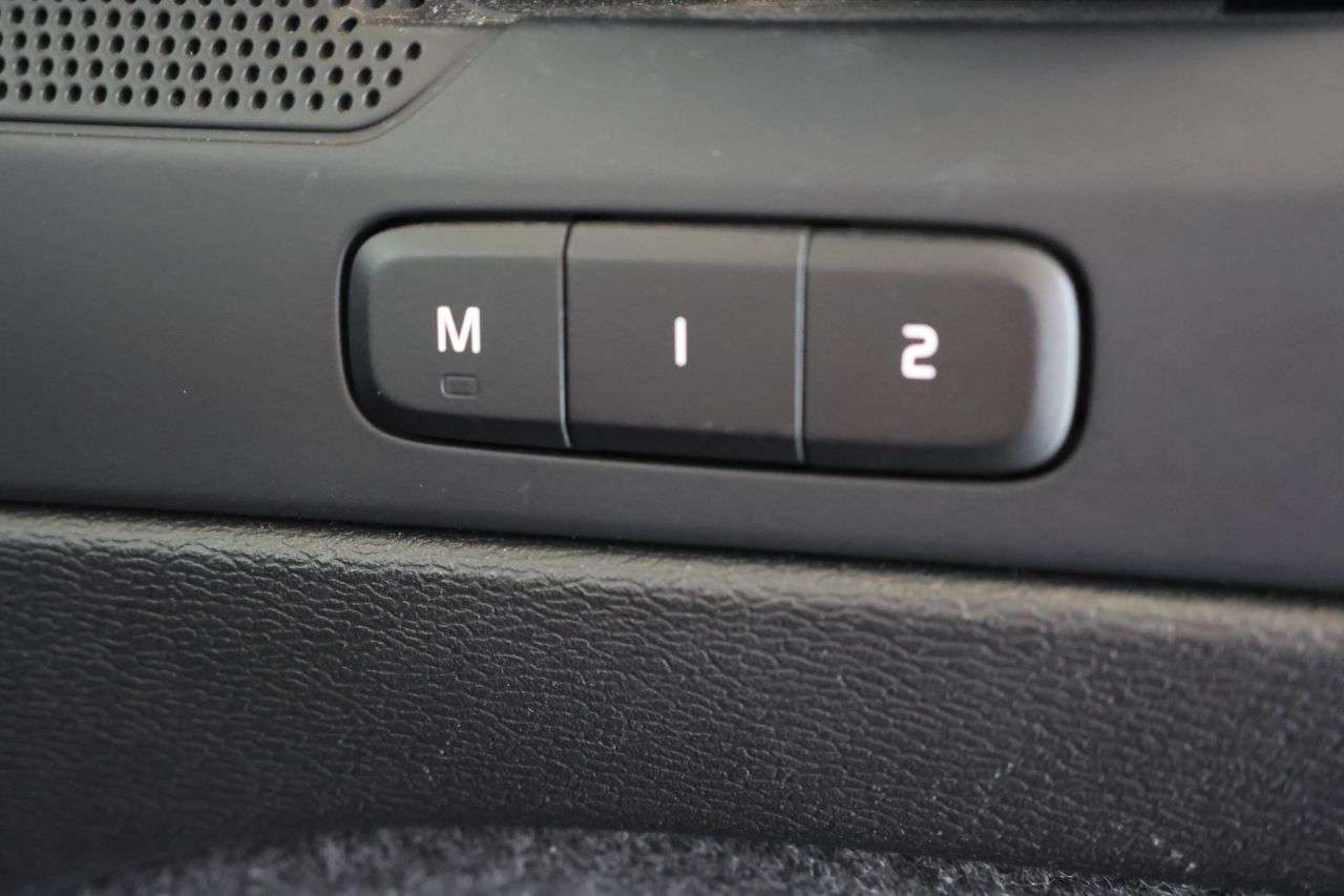 2023 VOLVO XC40 2023 VOLVO XC40