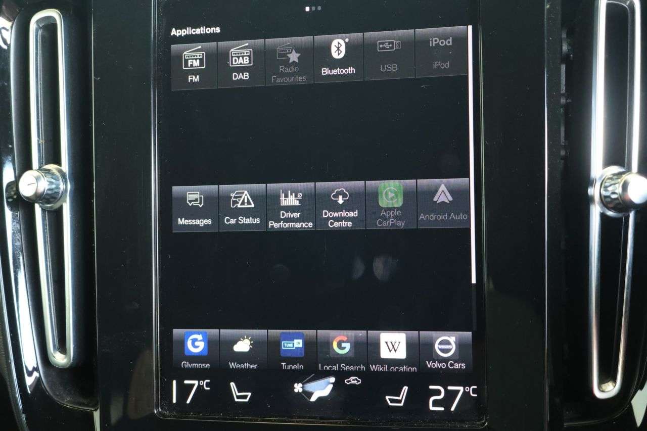 2023 VOLVO XC40 2023 VOLVO XC40