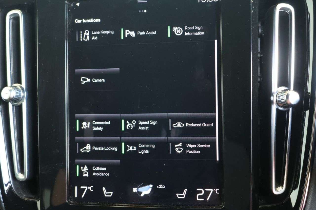 2023 VOLVO XC40 2023 VOLVO XC40