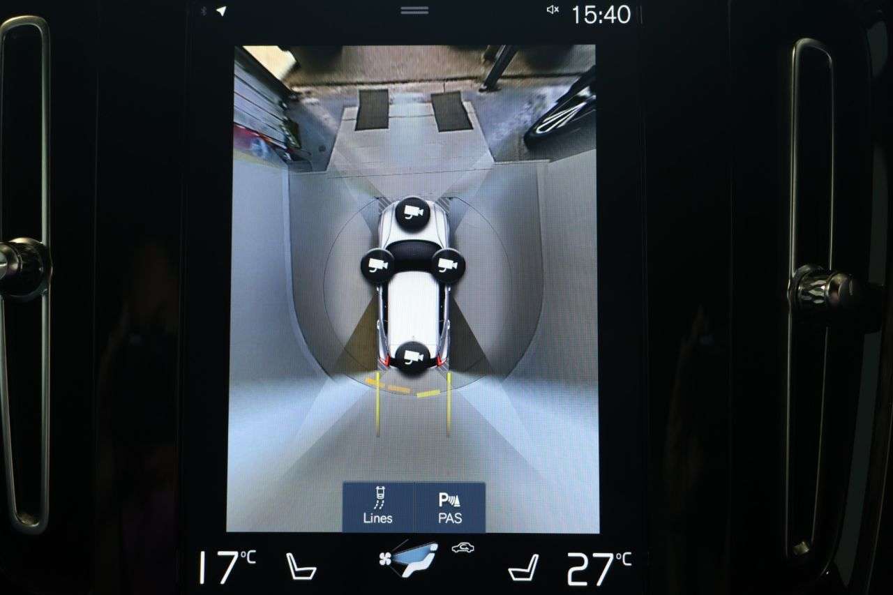 2023 VOLVO XC40 2023 VOLVO XC40