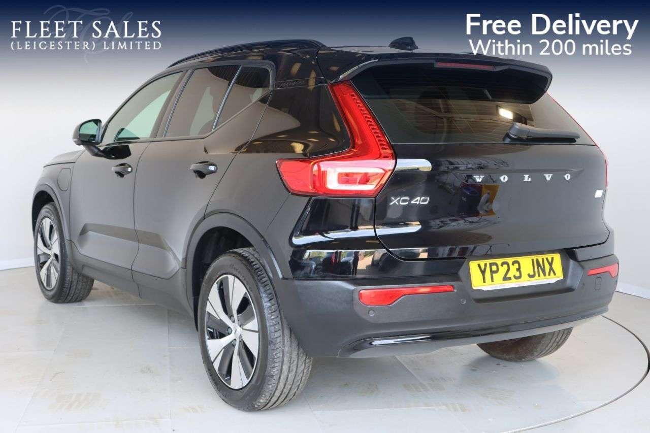 2023 VOLVO XC40 2023 VOLVO XC40