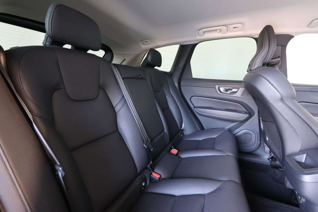 2023 VOLVO XC60 2023 VOLVO XC60