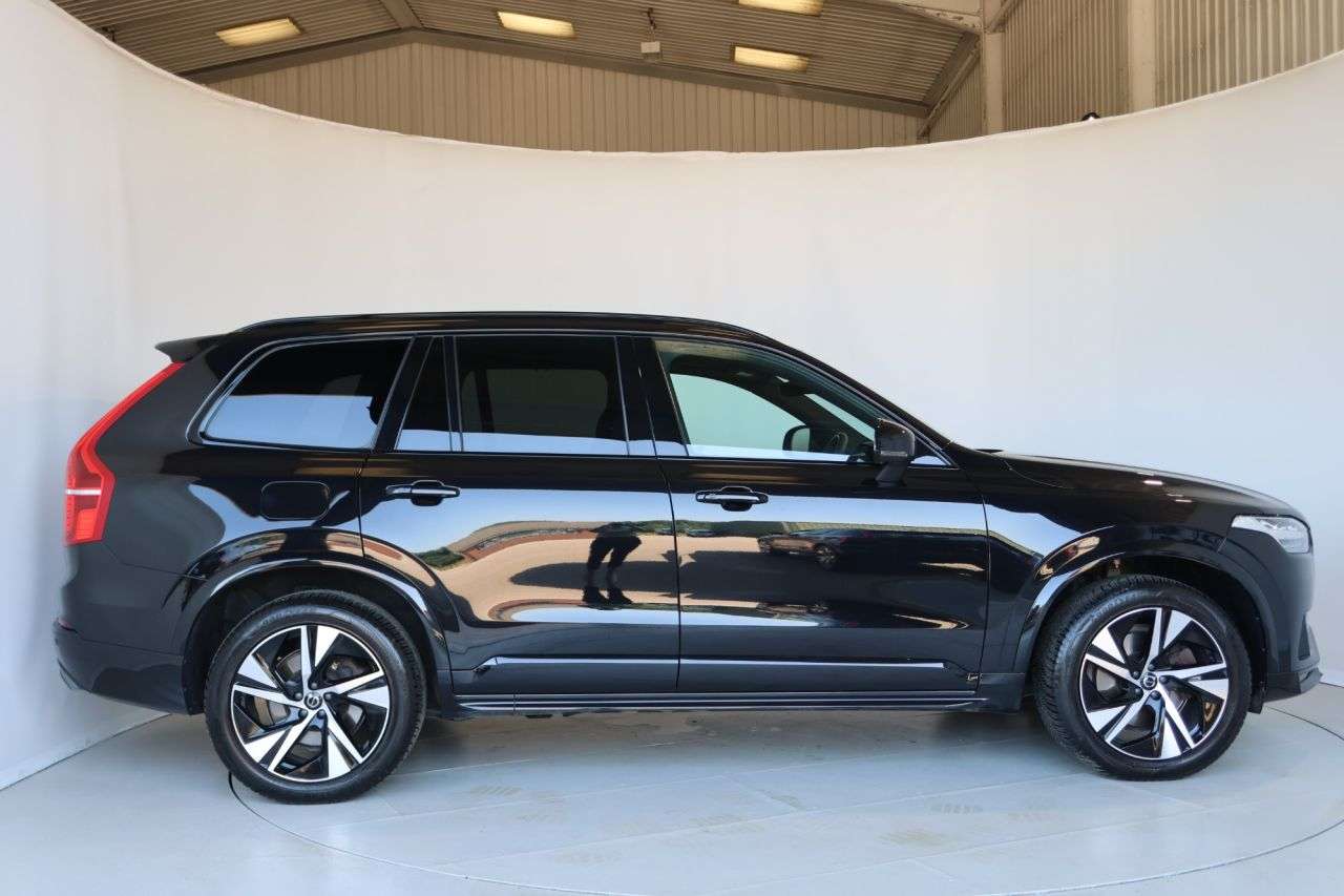 A 2022 VOLVO XC90 2.0 B5 MHEV R-Design SUV 5dr Diesel Hybrid Auto 4WD Euro 6 (s/s) (235 ps) P A 2022 VOLVO XC90 2.0 B5 MHEV R-Design SUV 5dr Diesel Hybrid Auto 4WD Euro 6 (s/s) (235 ps) P