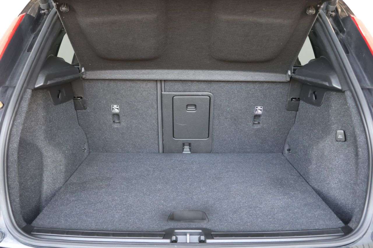 2022 VOLVO XC40 2022 VOLVO XC40