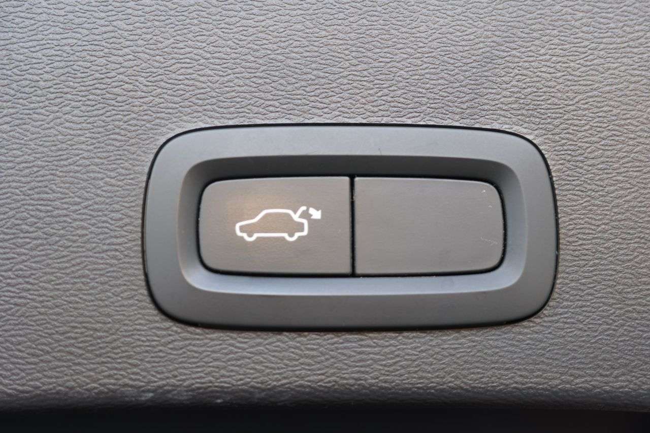 2022 VOLVO XC40 2022 VOLVO XC40