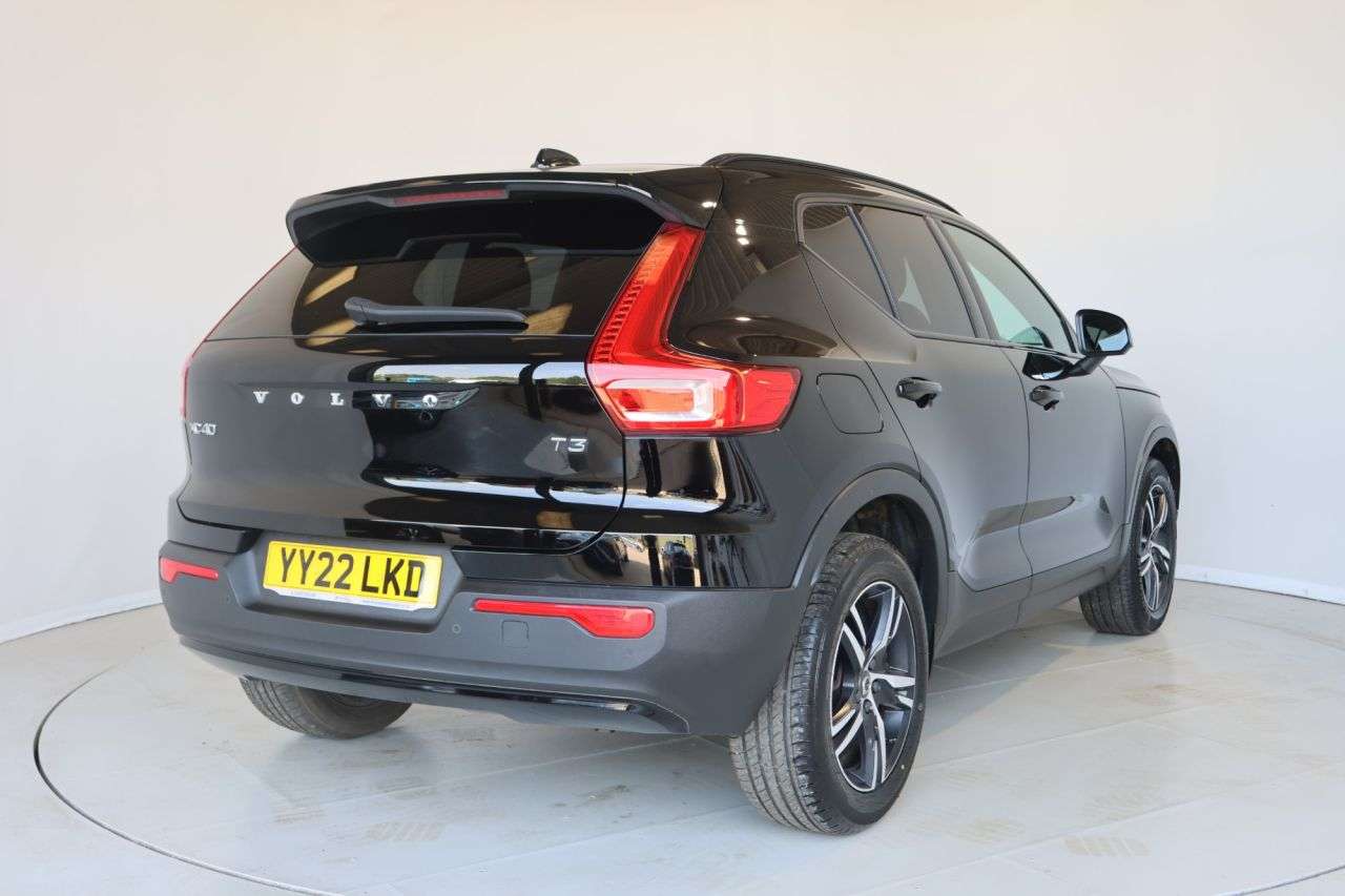 2022 VOLVO XC40 2022 VOLVO XC40