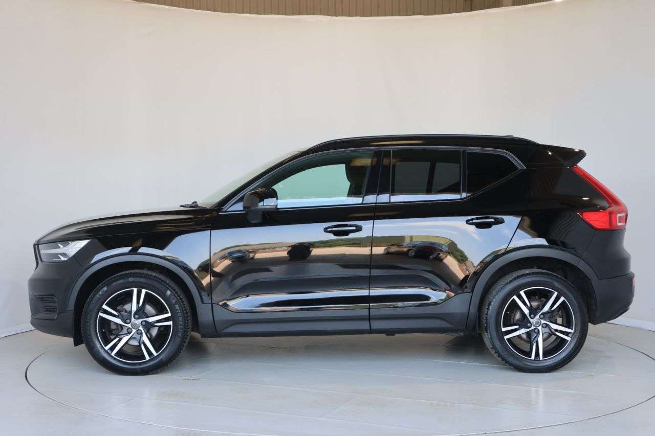 2022 VOLVO XC40 2022 VOLVO XC40