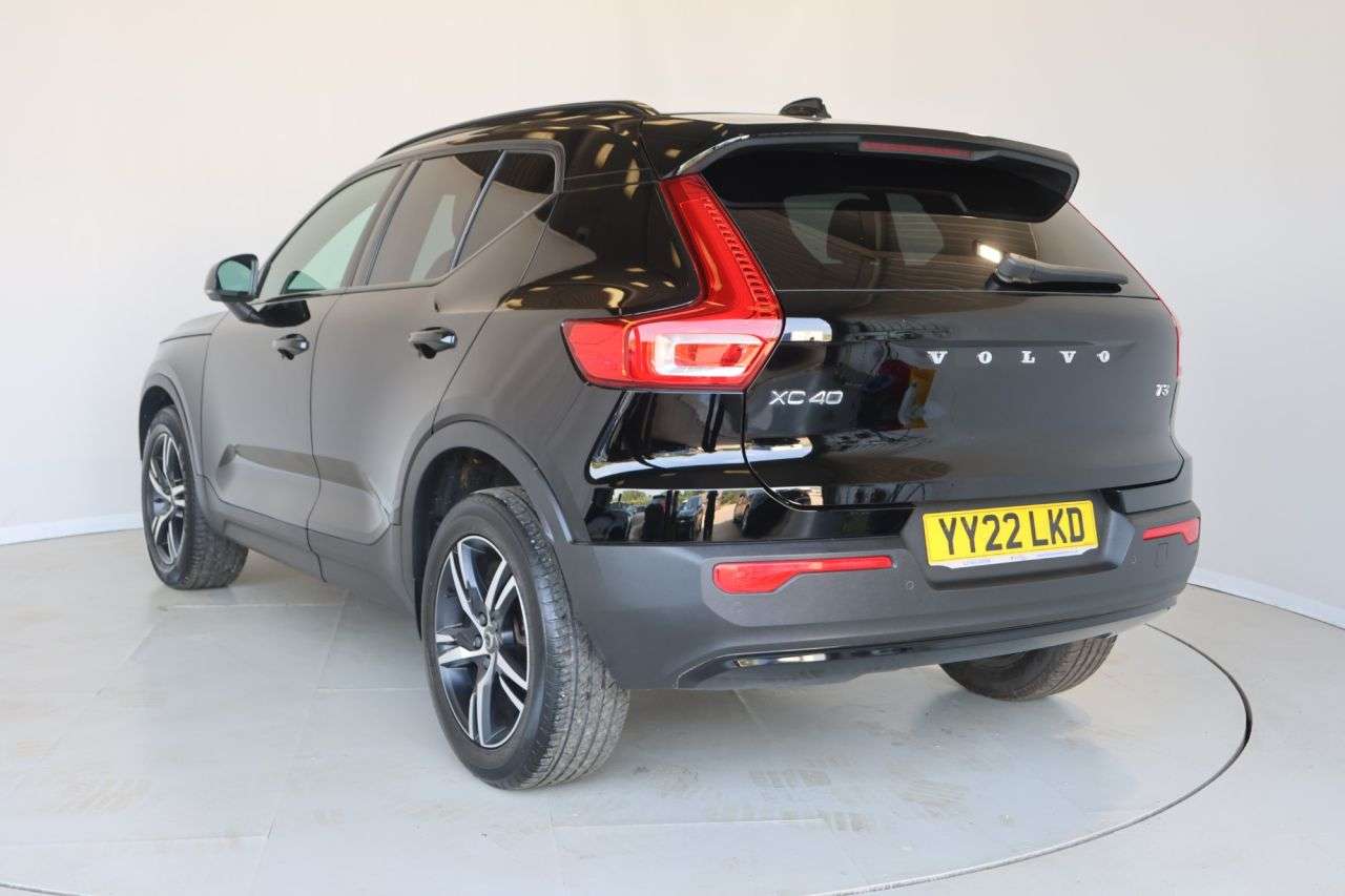 2022 VOLVO XC40 2022 VOLVO XC40