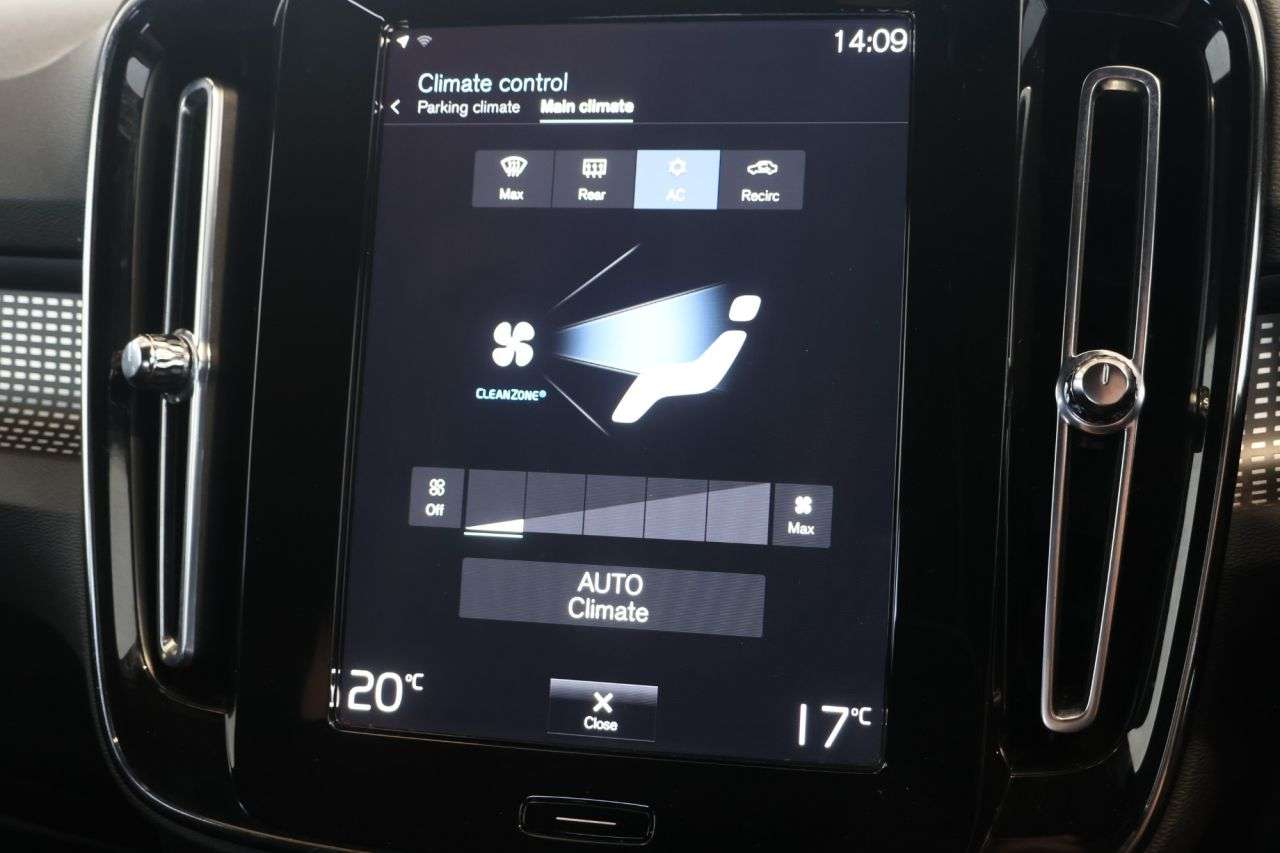 2022 VOLVO XC40 2022 VOLVO XC40