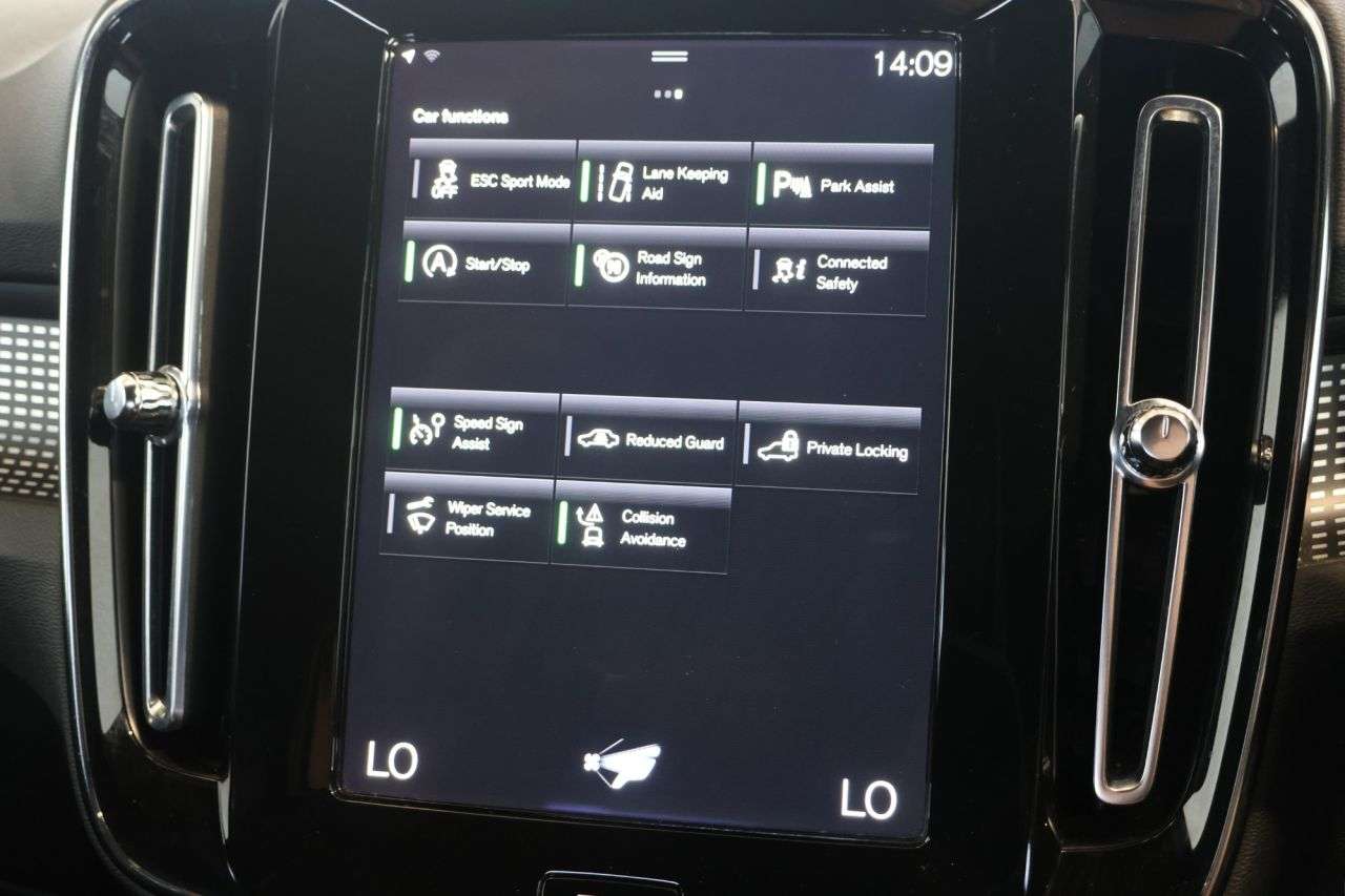 2022 VOLVO XC40 2022 VOLVO XC40