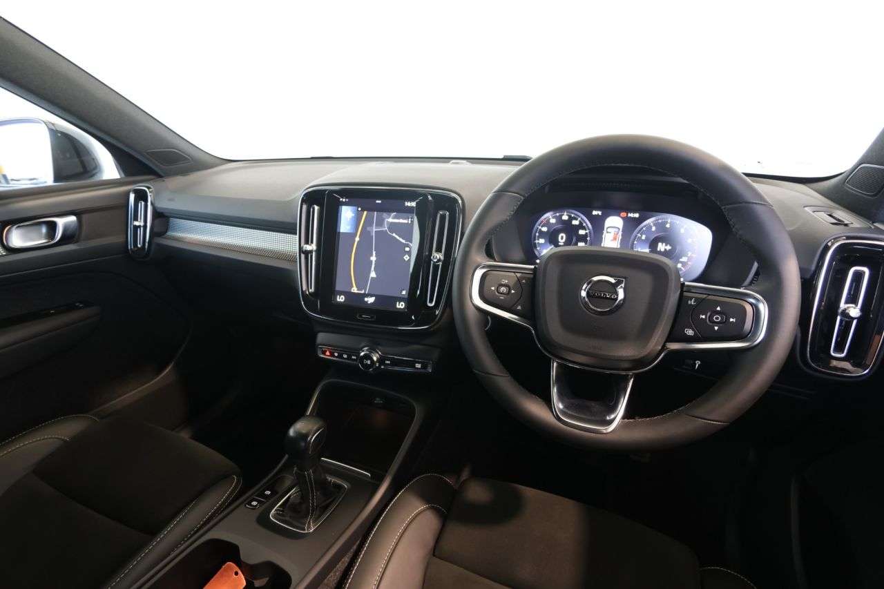 2022 VOLVO XC40 2022 VOLVO XC40