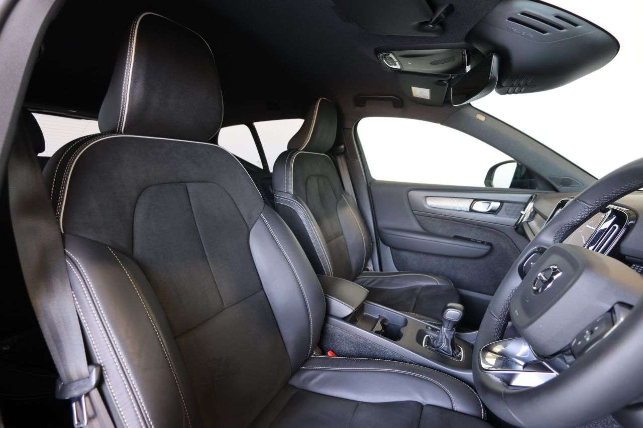 2022 VOLVO XC40 2022 VOLVO XC40