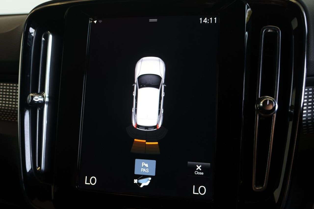2022 VOLVO XC40 2022 VOLVO XC40