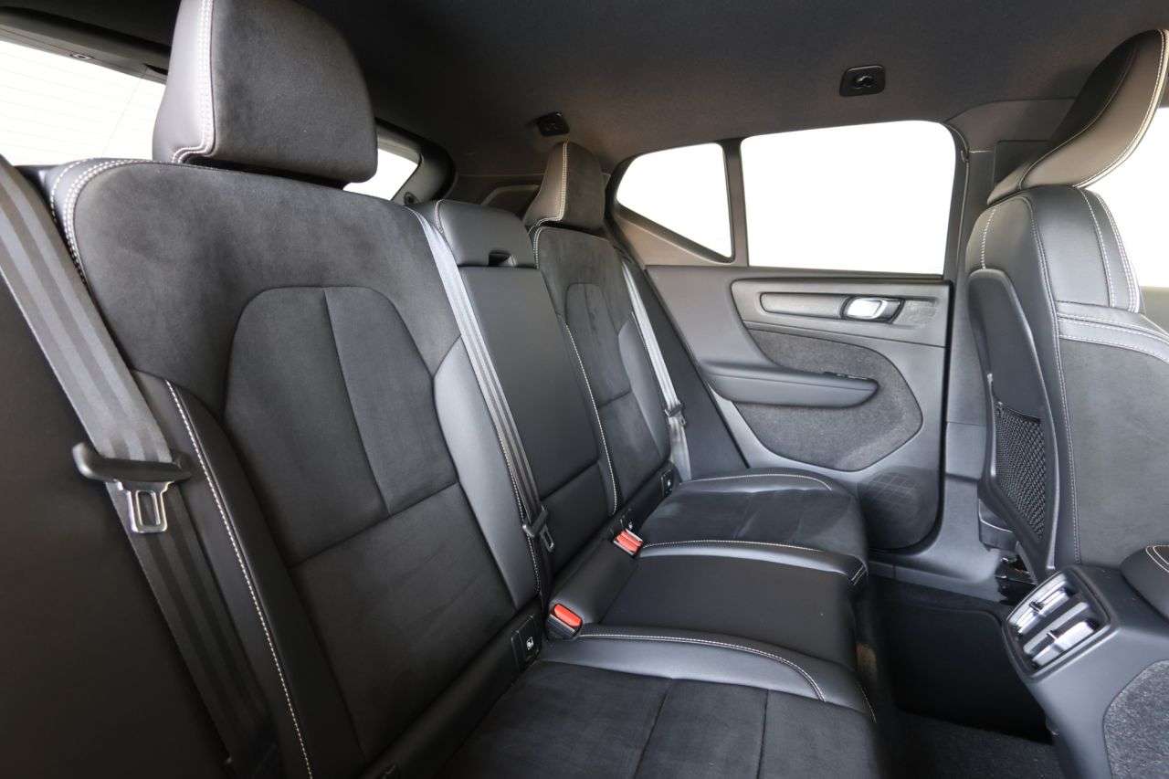 2022 VOLVO XC40 2022 VOLVO XC40