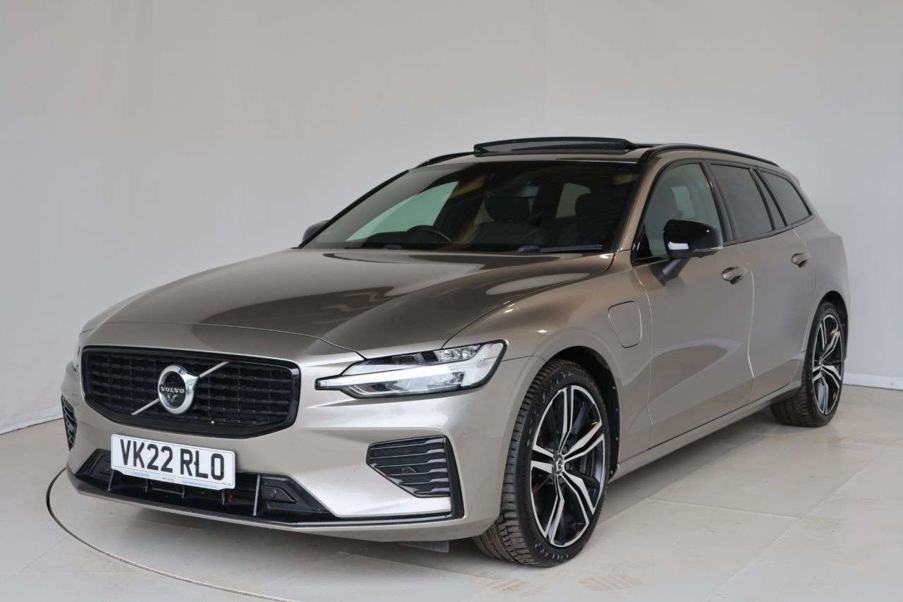 A 2022 VOLVO V60 2.0h T6 Recharge 18.8kWh R-Design Estate 5dr Petrol Plug-in Hybrid Auto AWD A 2022 VOLVO V60 2.0h T6 Recharge 18.8kWh R-Design Estate 5dr Petrol Plug-in Hybrid Auto AWD