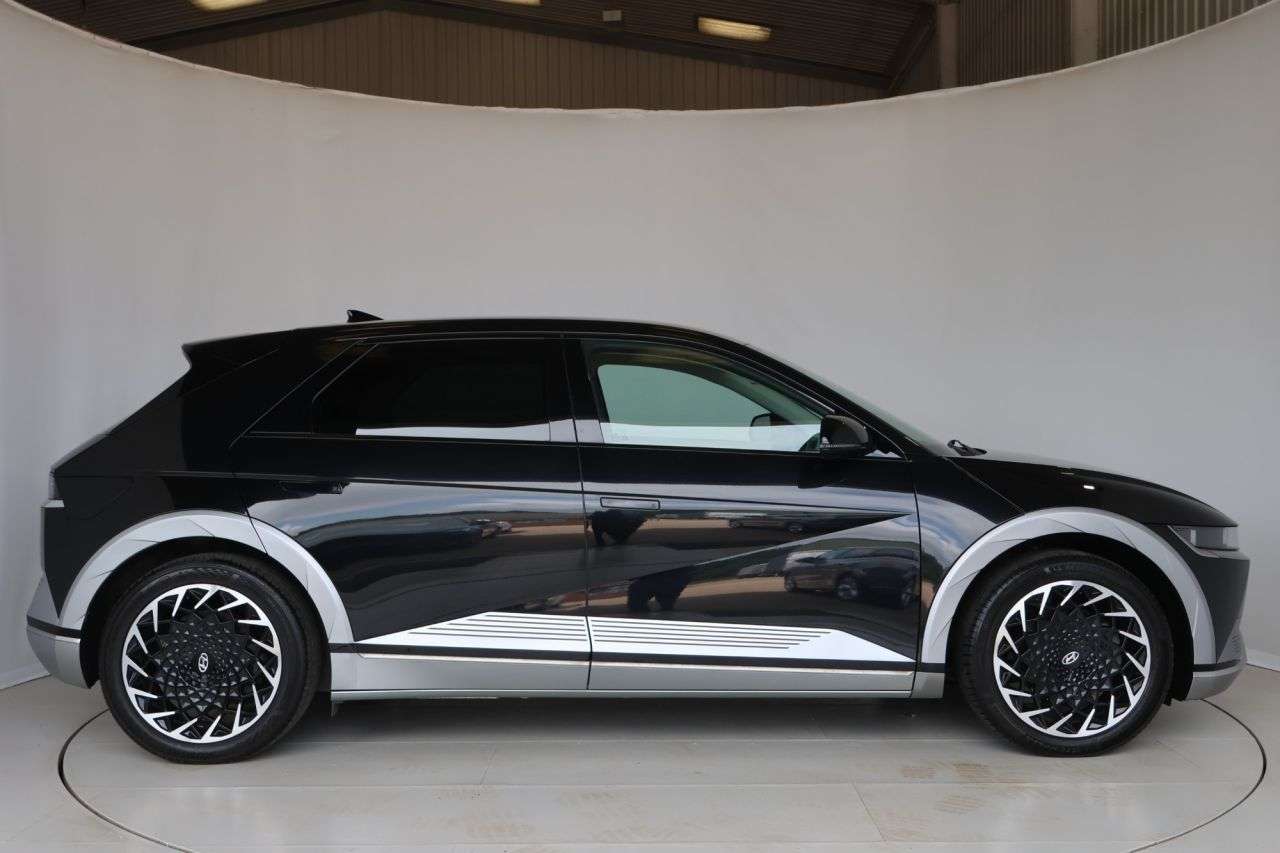 A 2022 HYUNDAI IONIQ 5 73kWh Ultimate Hatchback 5dr Electric Auto (217 ps) HEATED STEERING WHEEL A 2022 HYUNDAI IONIQ 5 73kWh Ultimate Hatchback 5dr Electric Auto (217 ps) HEATED STEERING WHEEL