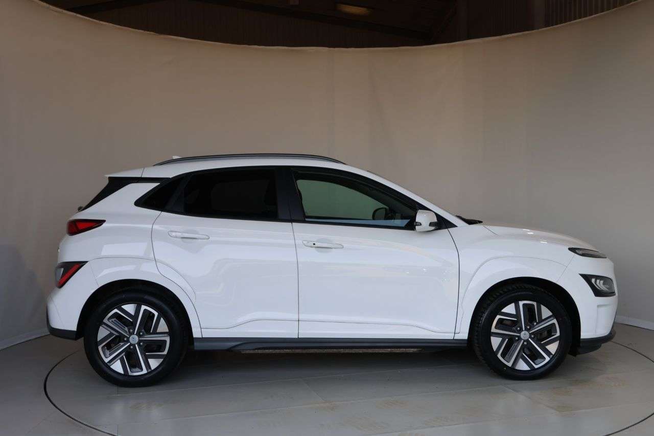 A 2021 HYUNDAI KONA 39kWh Premium SUV 5dr Electric Auto (10.5kW Charger) (136 ps) HEATED STEERI A 2021 HYUNDAI KONA 39kWh Premium SUV 5dr Electric Auto (10.5kW Charger) (136 ps) HEATED STEERI