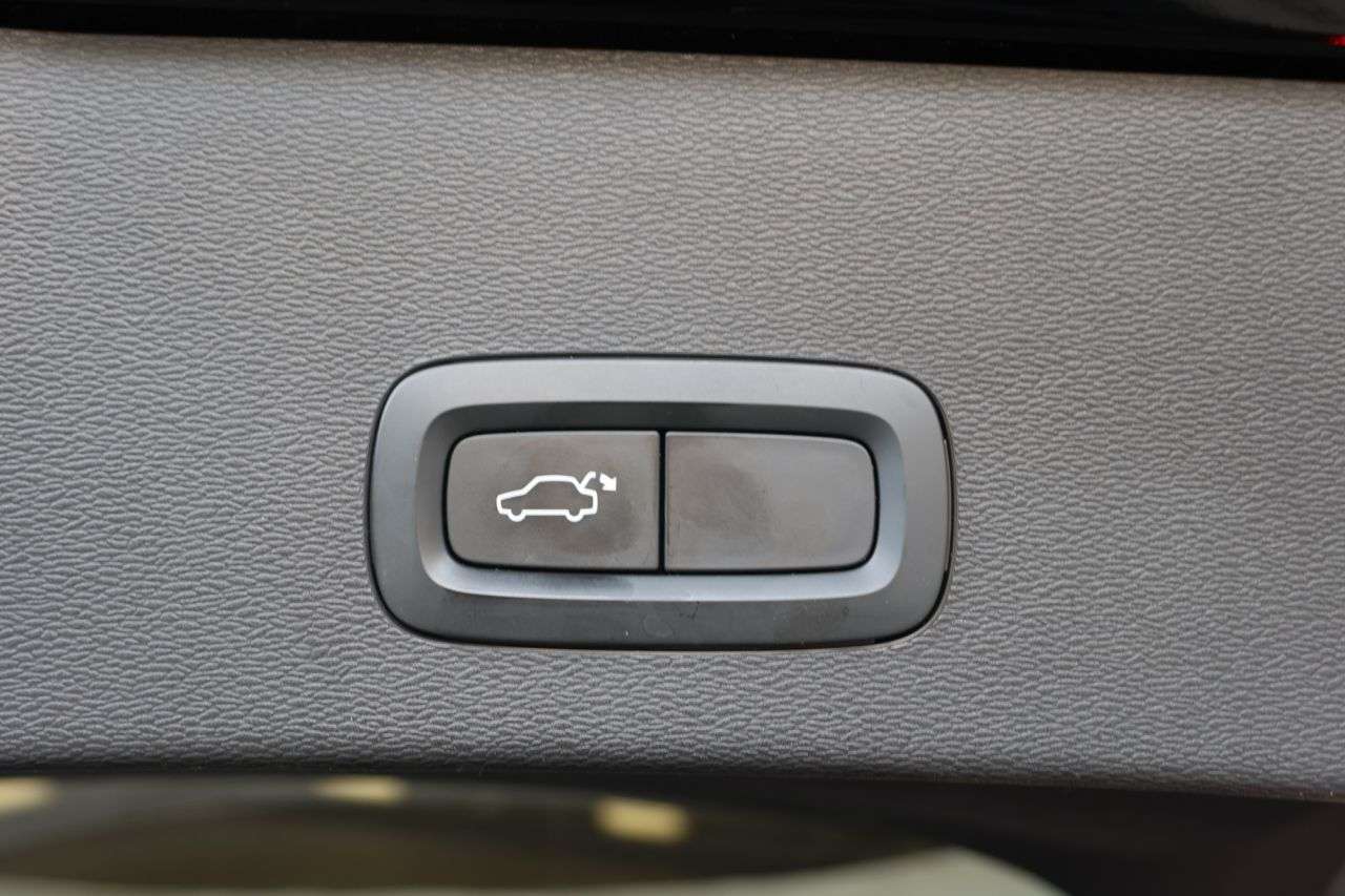 2023 VOLVO C40 2023 VOLVO C40