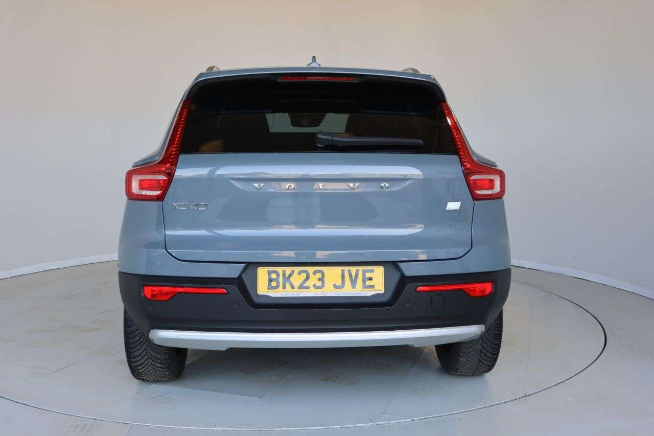 2023 VOLVO XC40 2023 VOLVO XC40