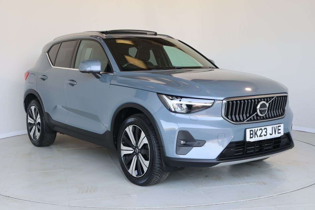 2023 VOLVO XC40 2023 VOLVO XC40