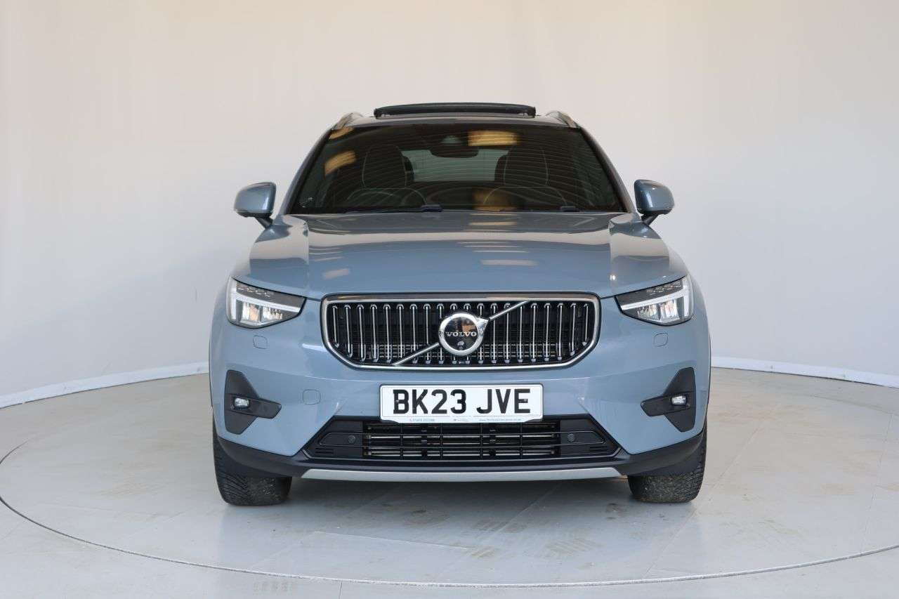 2023 VOLVO XC40 2023 VOLVO XC40