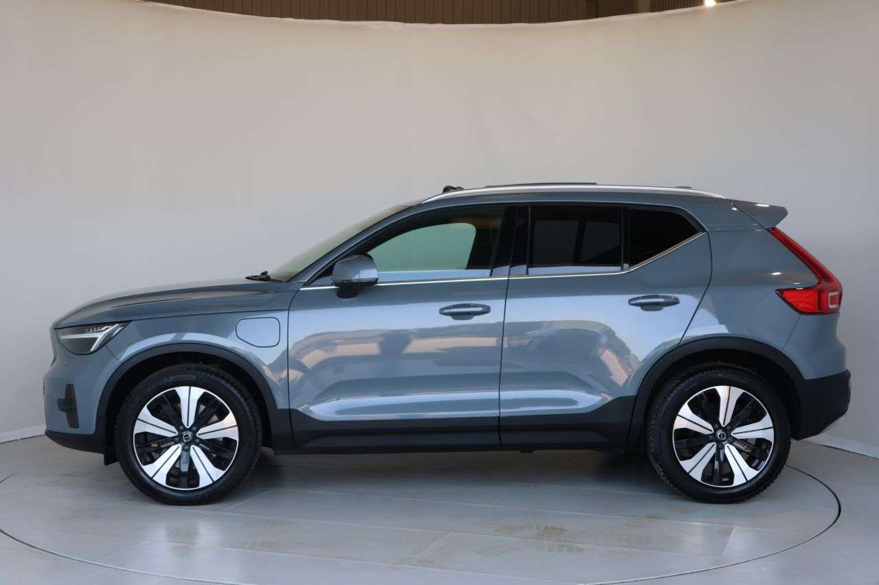 2023 VOLVO XC40 2023 VOLVO XC40