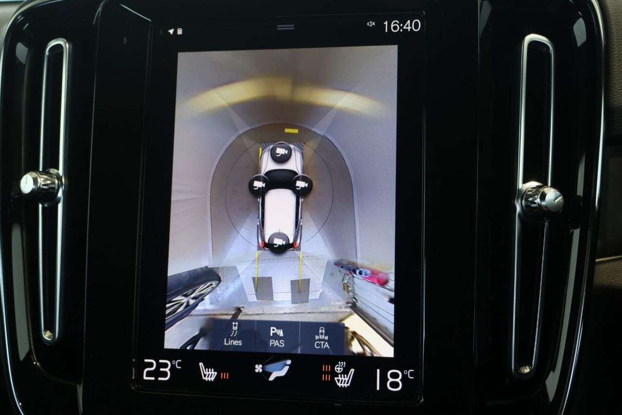 2023 VOLVO XC40 2023 VOLVO XC40