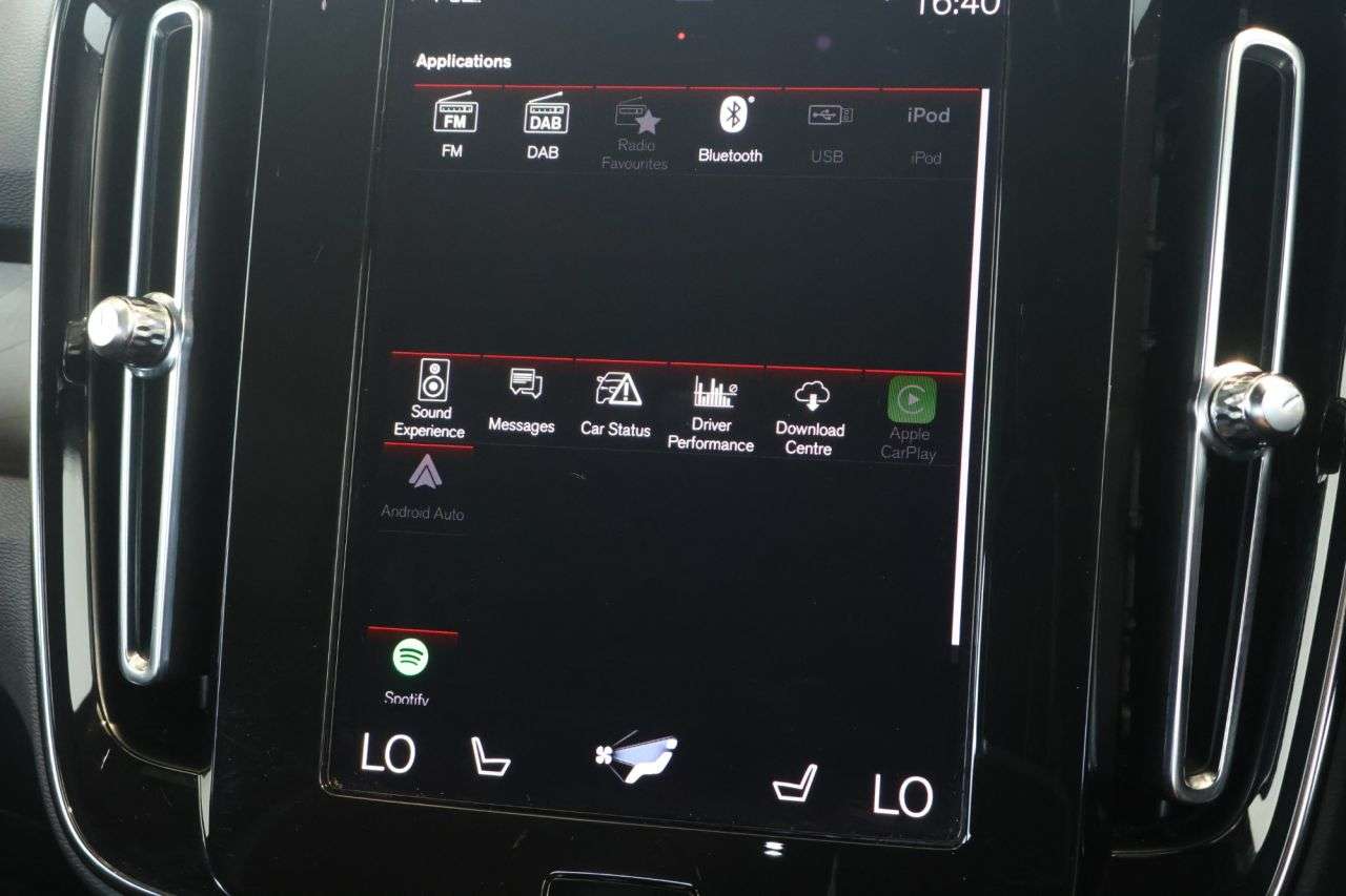 2023 VOLVO XC40 2023 VOLVO XC40