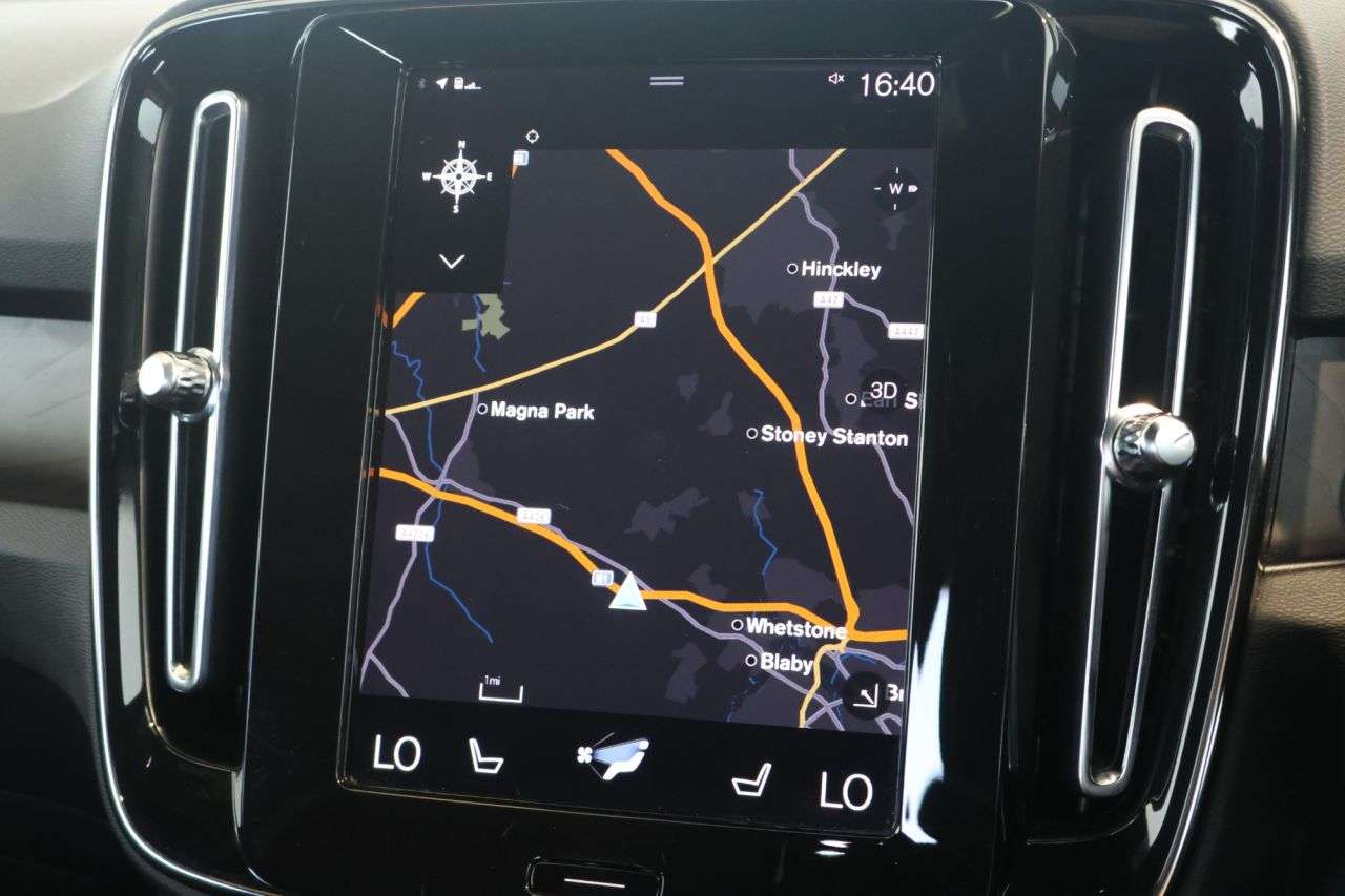 2023 VOLVO XC40 2023 VOLVO XC40
