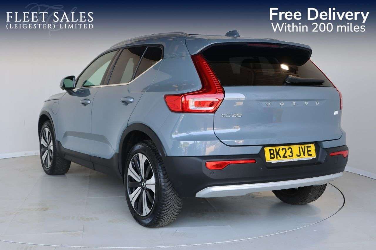 2023 VOLVO XC40 2023 VOLVO XC40
