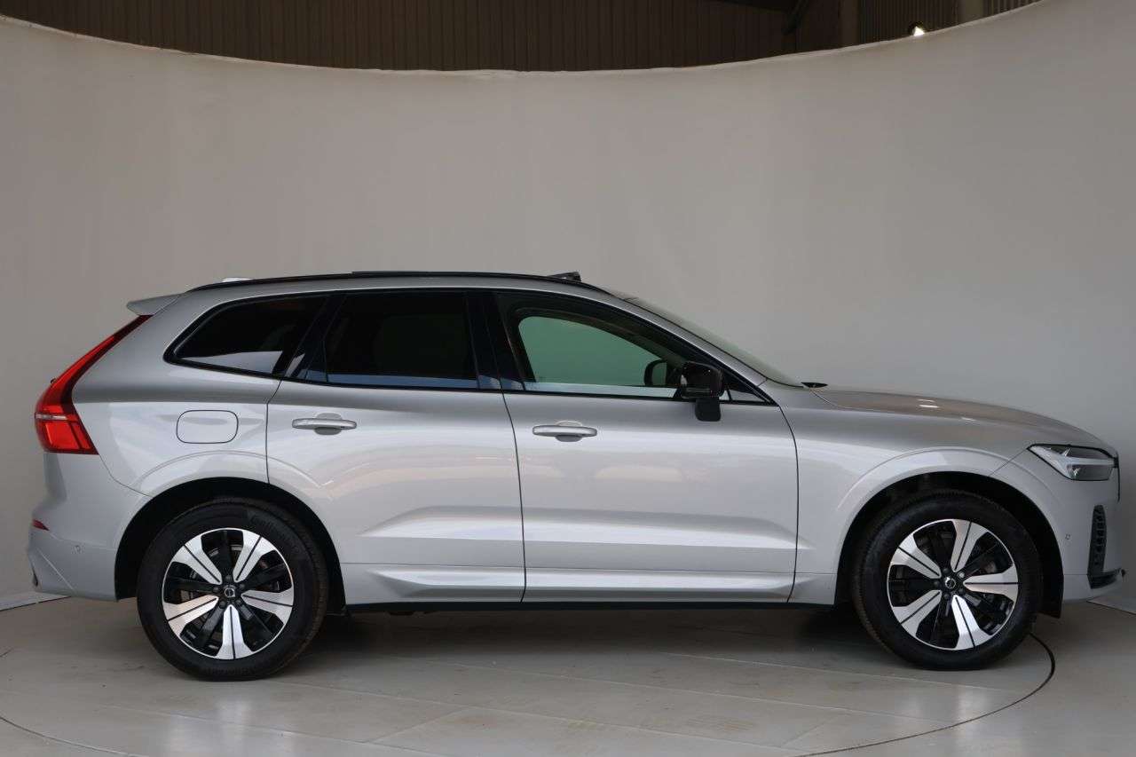 A 2023 VOLVO XC60 2.0h T6 Recharge 18.8kWh Plus SUV 5dr Petrol Plug-in Hybrid Auto AWD Euro 6 A 2023 VOLVO XC60 2.0h T6 Recharge 18.8kWh Plus SUV 5dr Petrol Plug-in Hybrid Auto AWD Euro 6