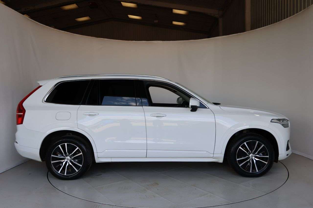 A 2022 VOLVO XC90 2.0 B5 MHEV Momentum SUV 5dr Diesel Hybrid Auto 4WD Euro 6 (s/s) (235 ps) P A 2022 VOLVO XC90 2.0 B5 MHEV Momentum SUV 5dr Diesel Hybrid Auto 4WD Euro 6 (s/s) (235 ps) P