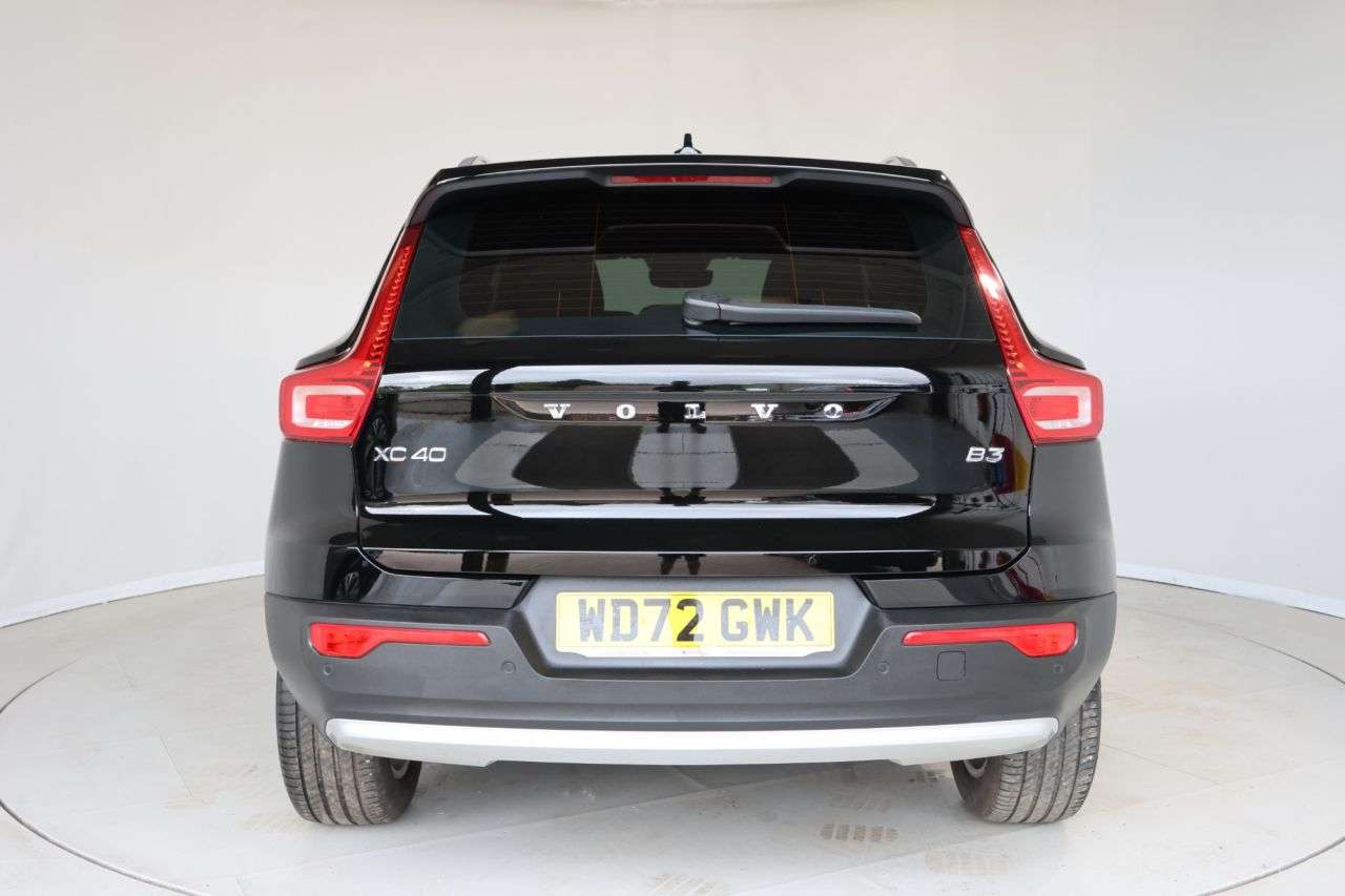 2023 VOLVO XC40 2023 VOLVO XC40