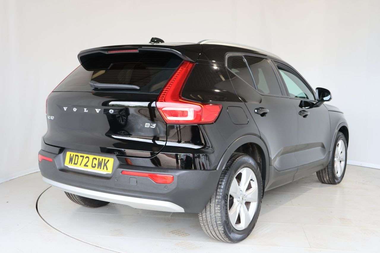 2023 VOLVO XC40 2023 VOLVO XC40