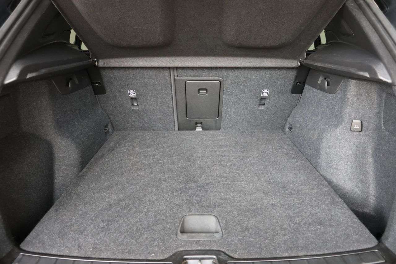 2023 VOLVO XC40 2023 VOLVO XC40