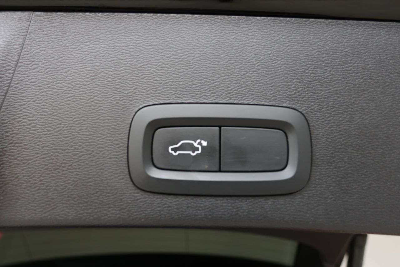 2023 VOLVO XC40 2023 VOLVO XC40