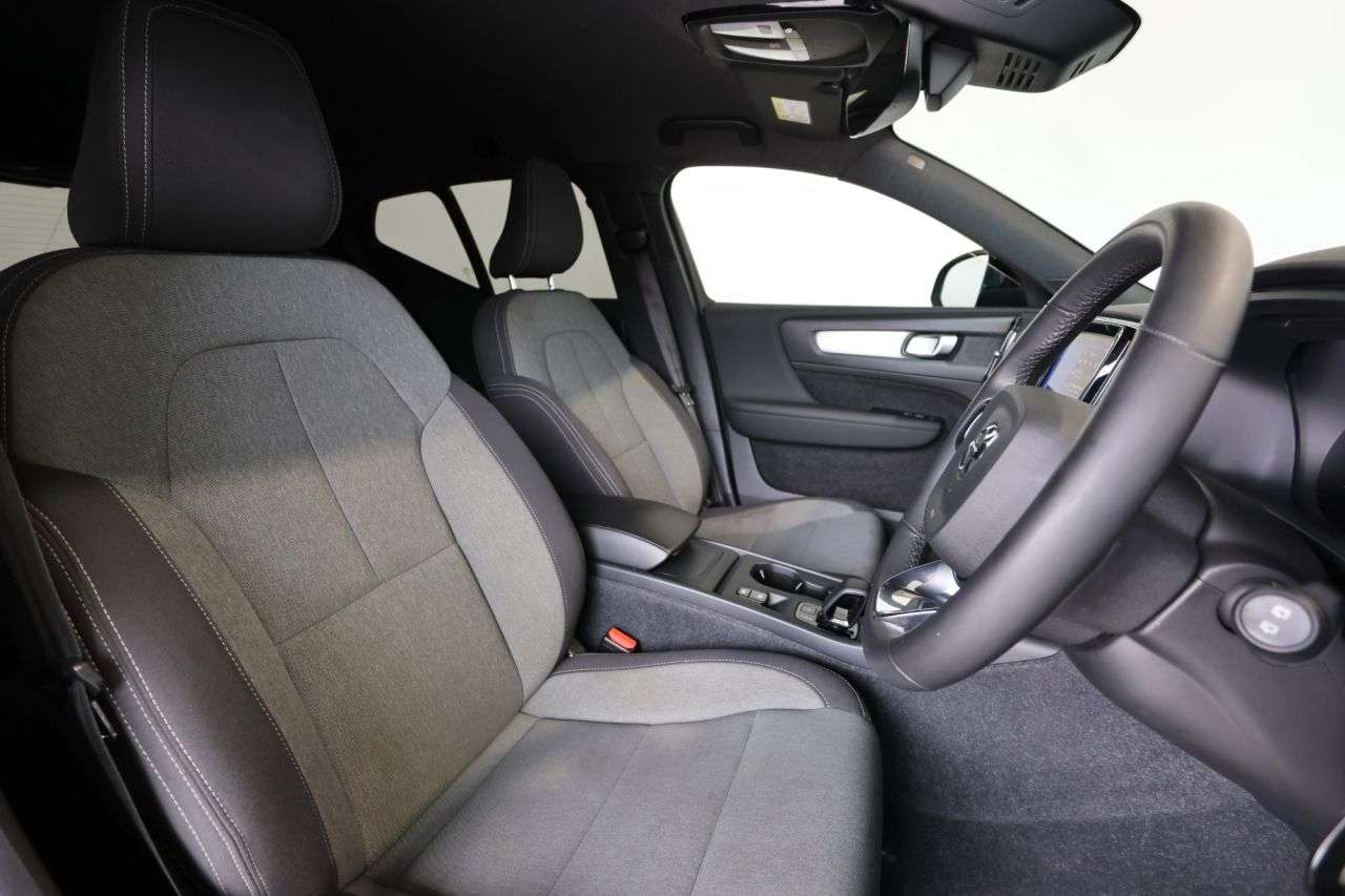 2023 VOLVO XC40 2023 VOLVO XC40