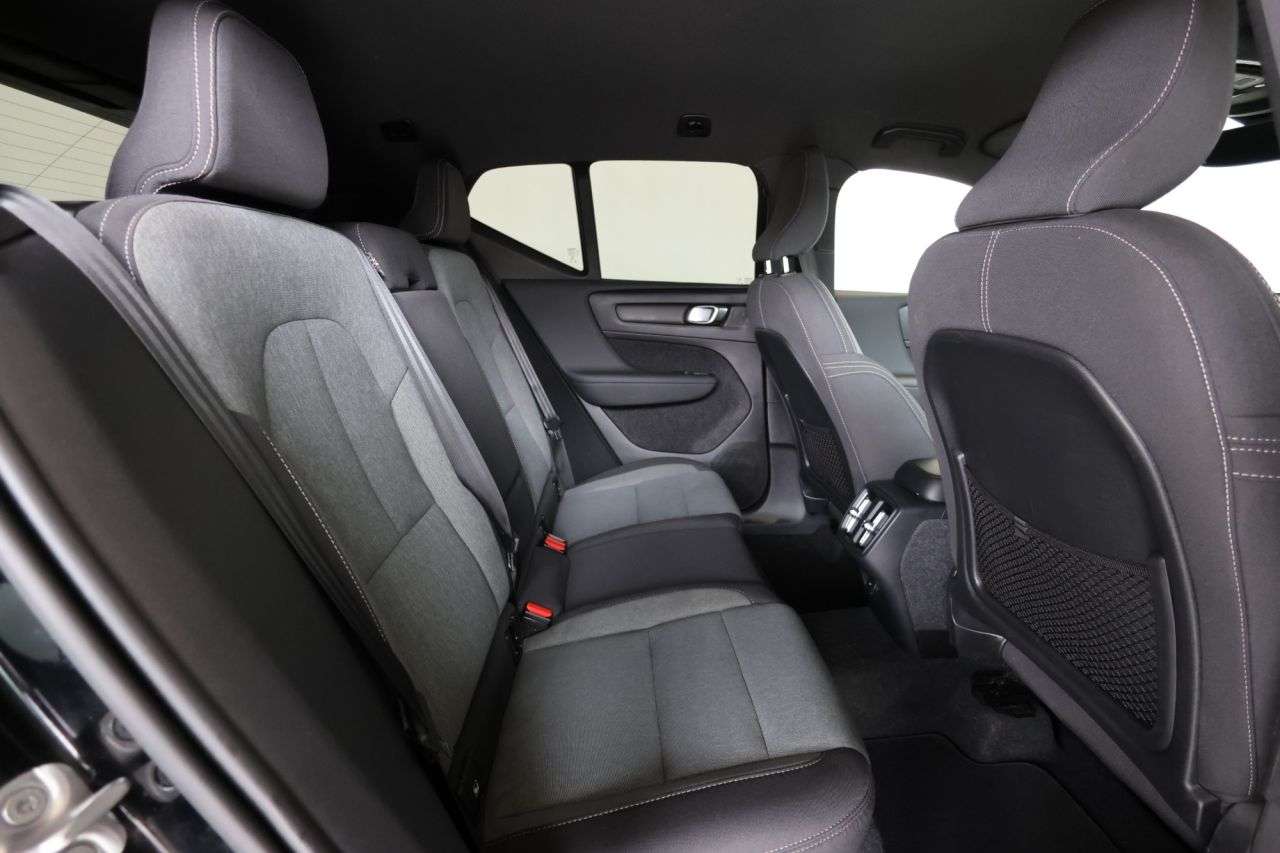 2023 VOLVO XC40 2023 VOLVO XC40
