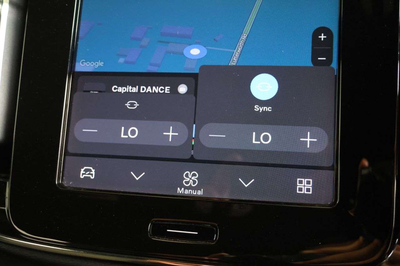 2023 VOLVO XC40 2023 VOLVO XC40