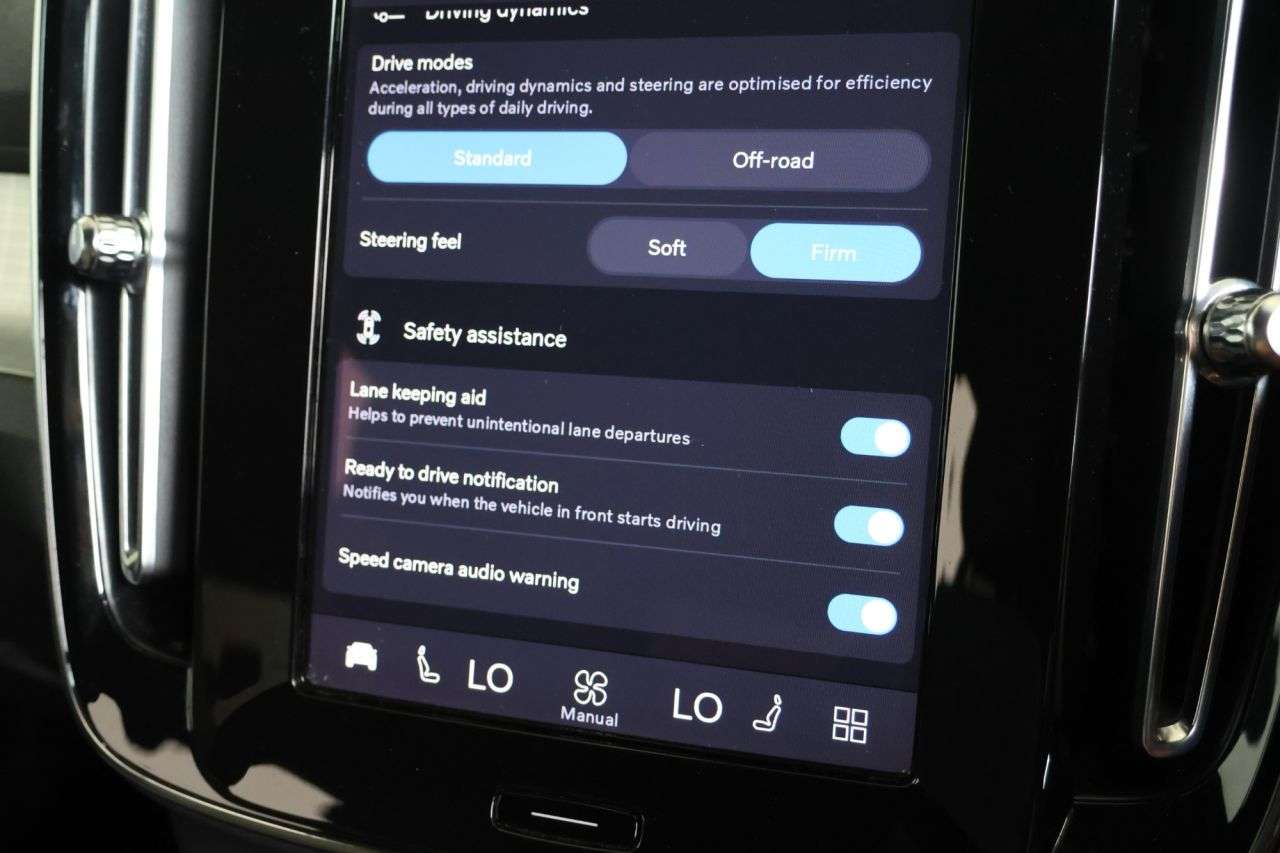 2023 VOLVO XC40 2023 VOLVO XC40