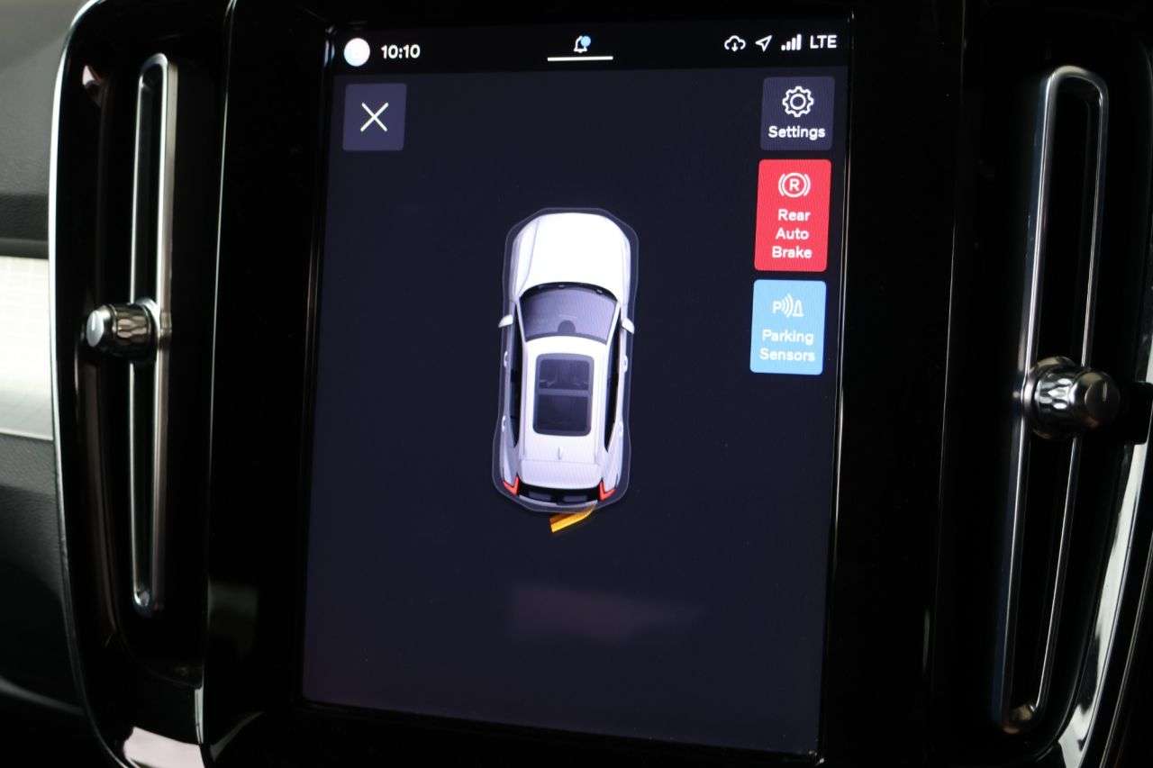 2023 VOLVO XC40 2023 VOLVO XC40