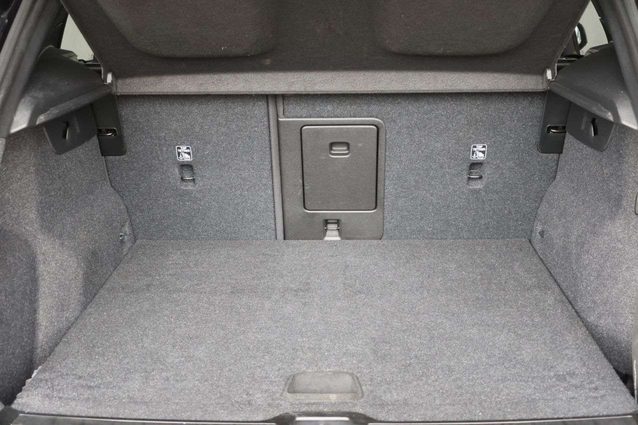 2023 VOLVO XC40 2023 VOLVO XC40