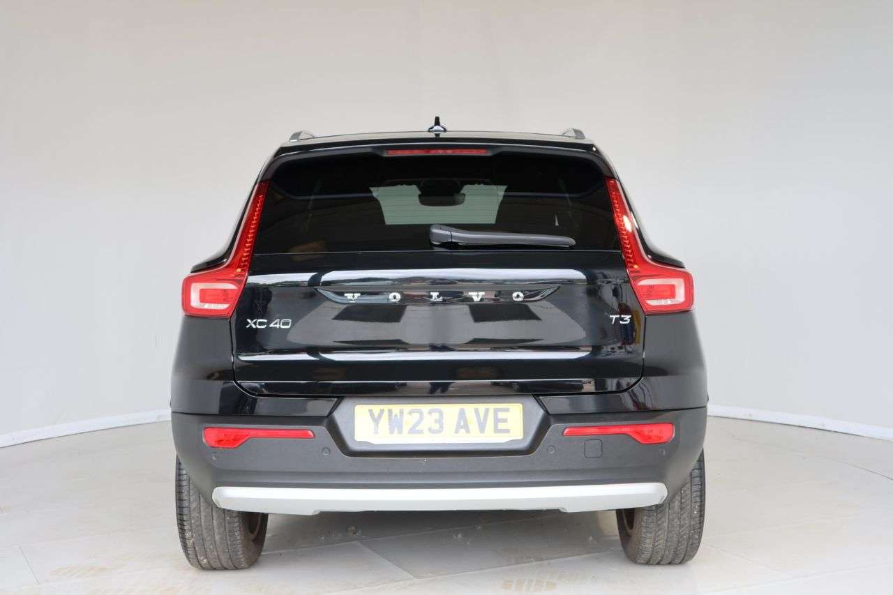 2023 VOLVO XC40 2023 VOLVO XC40