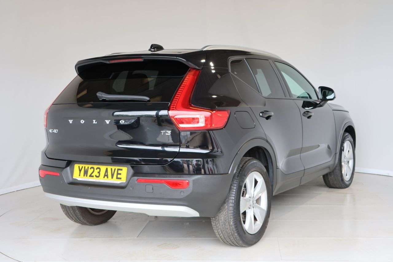 2023 VOLVO XC40 2023 VOLVO XC40