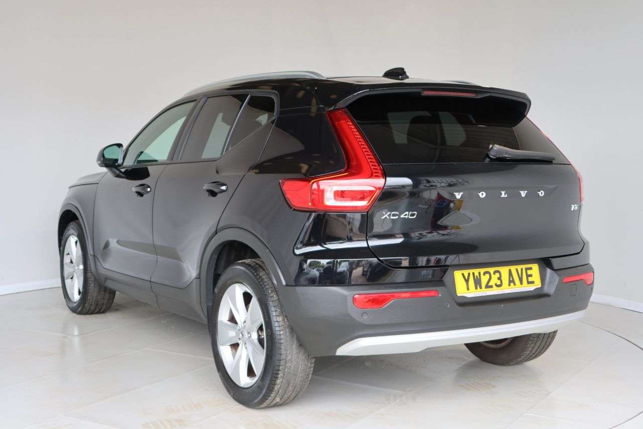 2023 VOLVO XC40 2023 VOLVO XC40